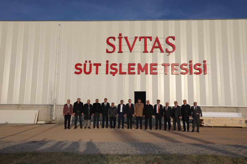 İL PROTOKOLÜ SİVTAŞ SÜT FABRİKASINA İNCELEME ZİYARETİNDE BULUNDU