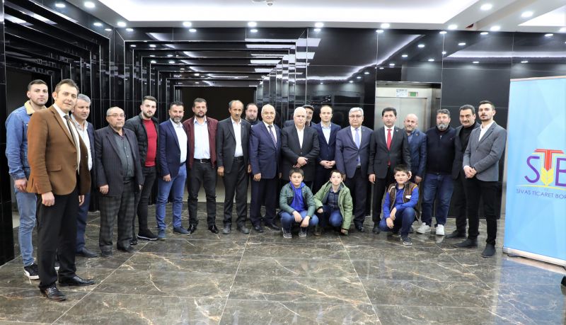 BORSA YÖNETİCİLERİ ZARA VE İMRANLI İLÇESİNDEKİ ÜYELERLE İFTARDA BİR ARAYA GELDİ