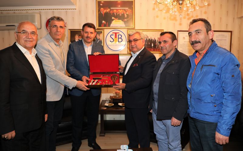 VALİ AYHAN£DAN BORSAYA VEDA ZİYARETİ